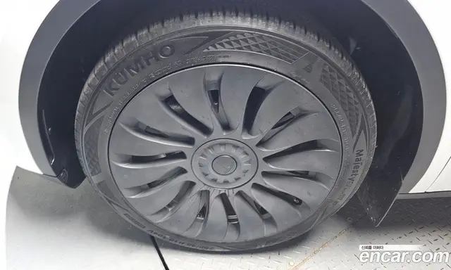 Tesla Model Y 2024 0.2 автомат (гидро), миниатюра 4 Tesla Model Y 2024 0.2 автомат (гидро), миниатюра 4