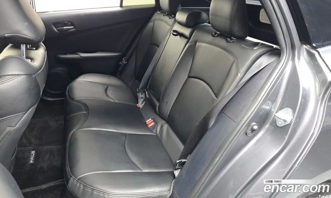 Toyota Prius 2021 1.8 автомат (гидро), фото 15 Toyota Prius 2021 1.8 автомат (гидро), фото 15