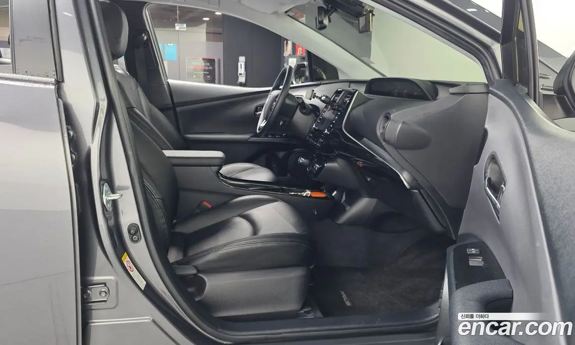 Toyota Prius 2021 1.8 автомат (гидро), фото 16 Toyota Prius 2021 1.8 автомат (гидро), фото 16