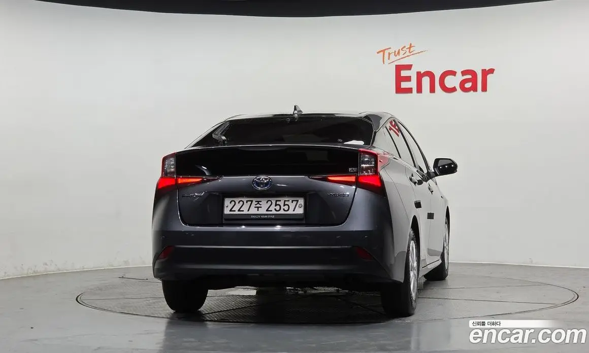 Toyota Prius 2021 1.8 автомат (гидро), фото 3 Toyota Prius 2021 1.8 автомат (гидро), фото 3
