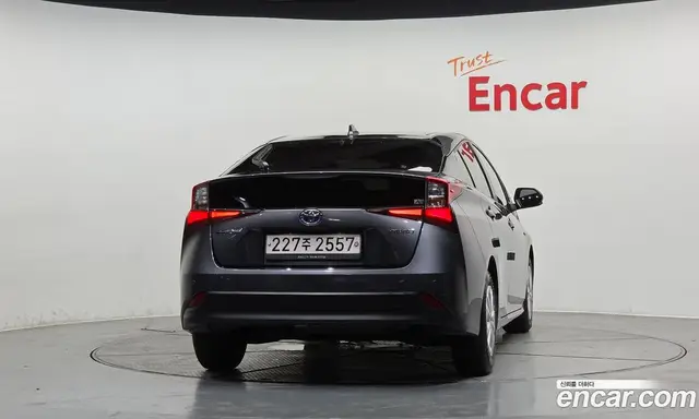 Toyota Prius 2021 1.8 автомат (гидро), миниатюра 3 Toyota Prius 2021 1.8 автомат (гидро), миниатюра 3