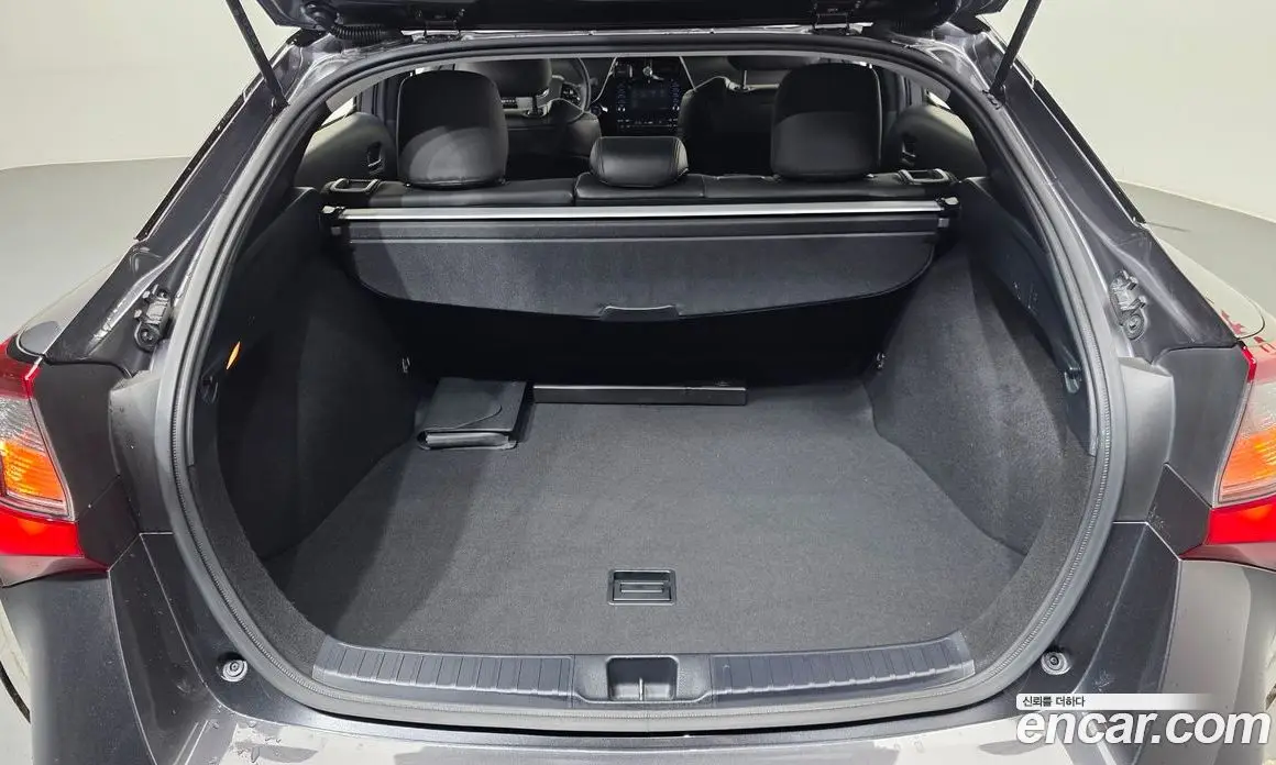 Toyota Prius 2021 1.8 автомат (гидро), фото 25 Toyota Prius 2021 1.8 автомат (гидро), фото 25