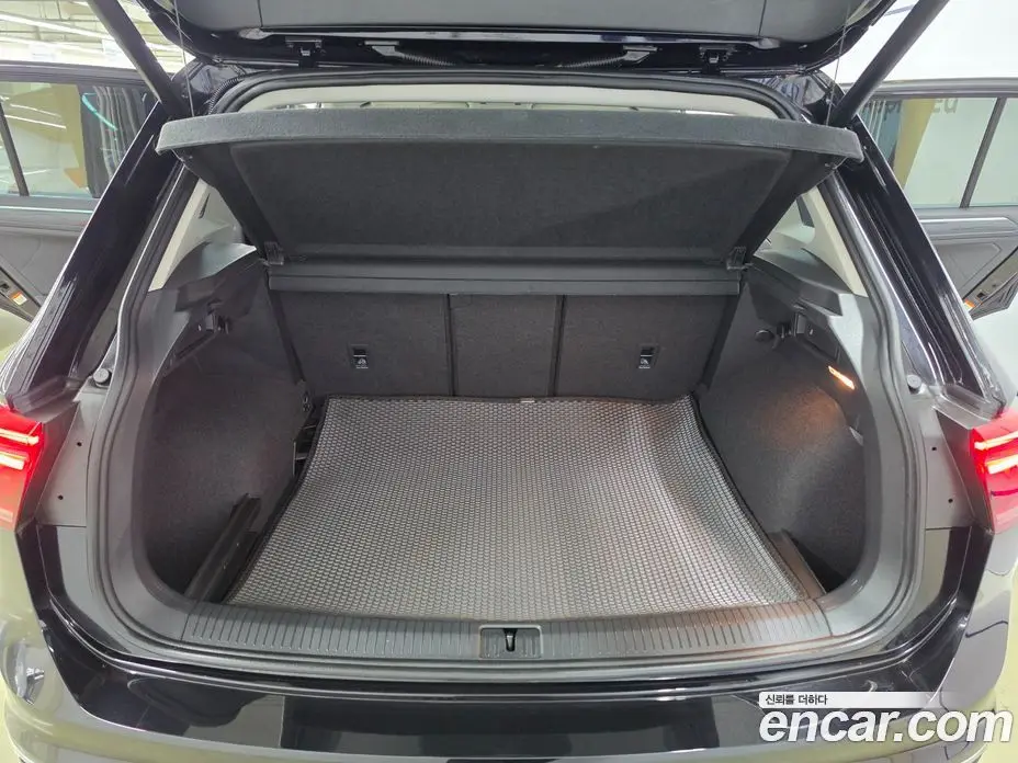 Volkswagen Tiguan 2021 2.0 автомат (гидро), фото 15 Volkswagen Tiguan 2021 2.0 автомат (гидро), фото 15