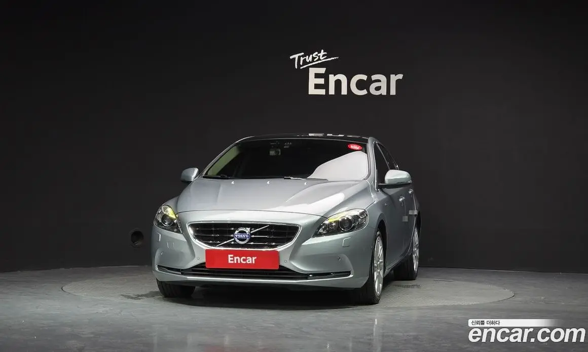 Volvo V40 2015 2.0 автомат (гидро), фото 3 Volvo V40 2015 2.0 автомат (гидро), фото 3