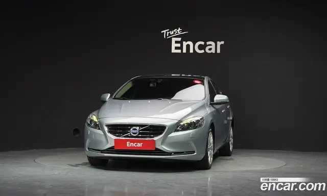 Volvo V40 2015 2.0 автомат (гидро), миниатюра 3 Volvo V40 2015 2.0 автомат (гидро), миниатюра 3