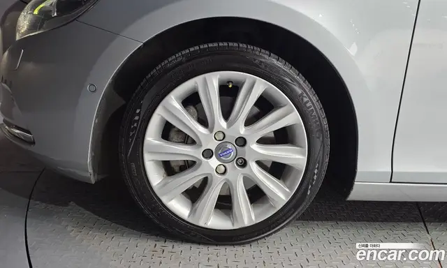 Volvo V40 2015 2.0 автомат (гидро), миниатюра 5 Volvo V40 2015 2.0 автомат (гидро), миниатюра 5