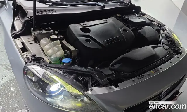 Volvo V40 2015 2.0 автомат (гидро), миниатюра 6 Volvo V40 2015 2.0 автомат (гидро), миниатюра 6