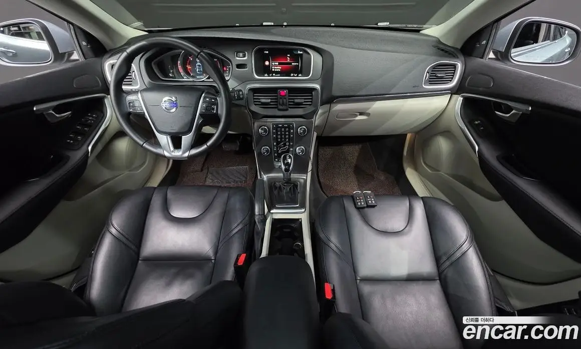 Volvo V40 2015 2.0 автомат (гидро), фото 7 Volvo V40 2015 2.0 автомат (гидро), фото 7