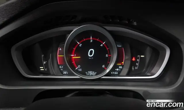 Volvo V40 2015 2.0 автомат (гидро), миниатюра 8 Volvo V40 2015 2.0 автомат (гидро), миниатюра 8