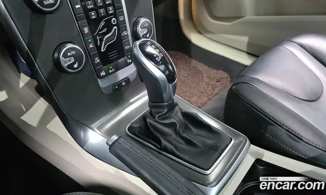 Volvo V40 2015 2.0 автомат (гидро), миниатюра 9 Volvo V40 2015 2.0 автомат (гидро), миниатюра 9