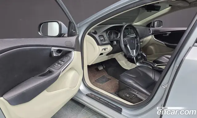 Volvo V40 2015 2.0 автомат (гидро), миниатюра 10 Volvo V40 2015 2.0 автомат (гидро), миниатюра 10