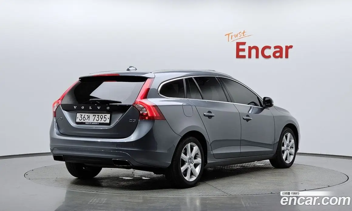 Volvo V60 2017 2.0 автомат (гидро), фото 2 Volvo V60 2017 2.0 автомат (гидро), фото 2