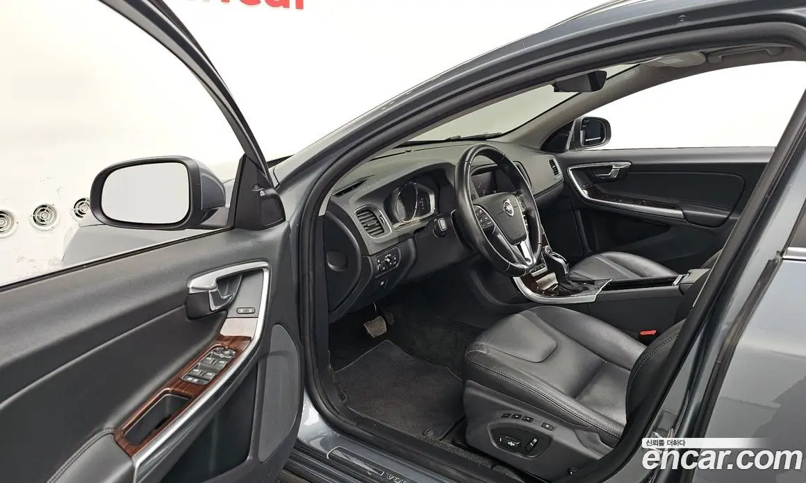 Volvo V60 2017 2.0 автомат (гидро), фото 13 Volvo V60 2017 2.0 автомат (гидро), фото 13