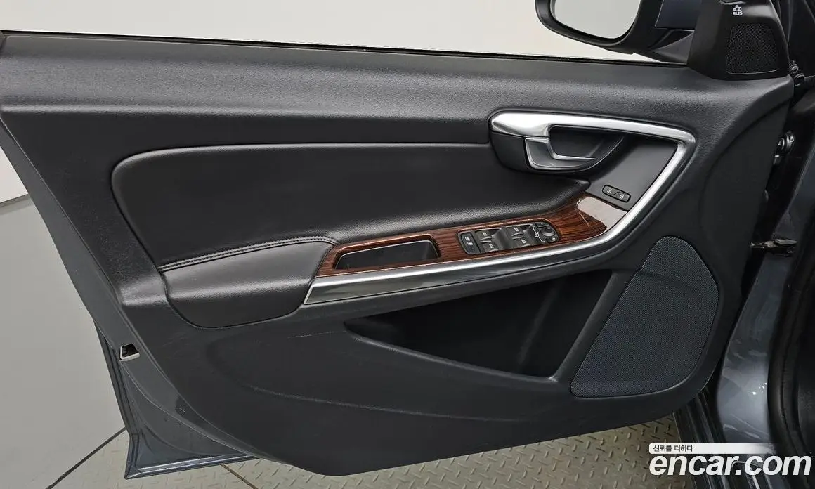 Volvo V60 2017 2.0 автомат (гидро), фото 14 Volvo V60 2017 2.0 автомат (гидро), фото 14