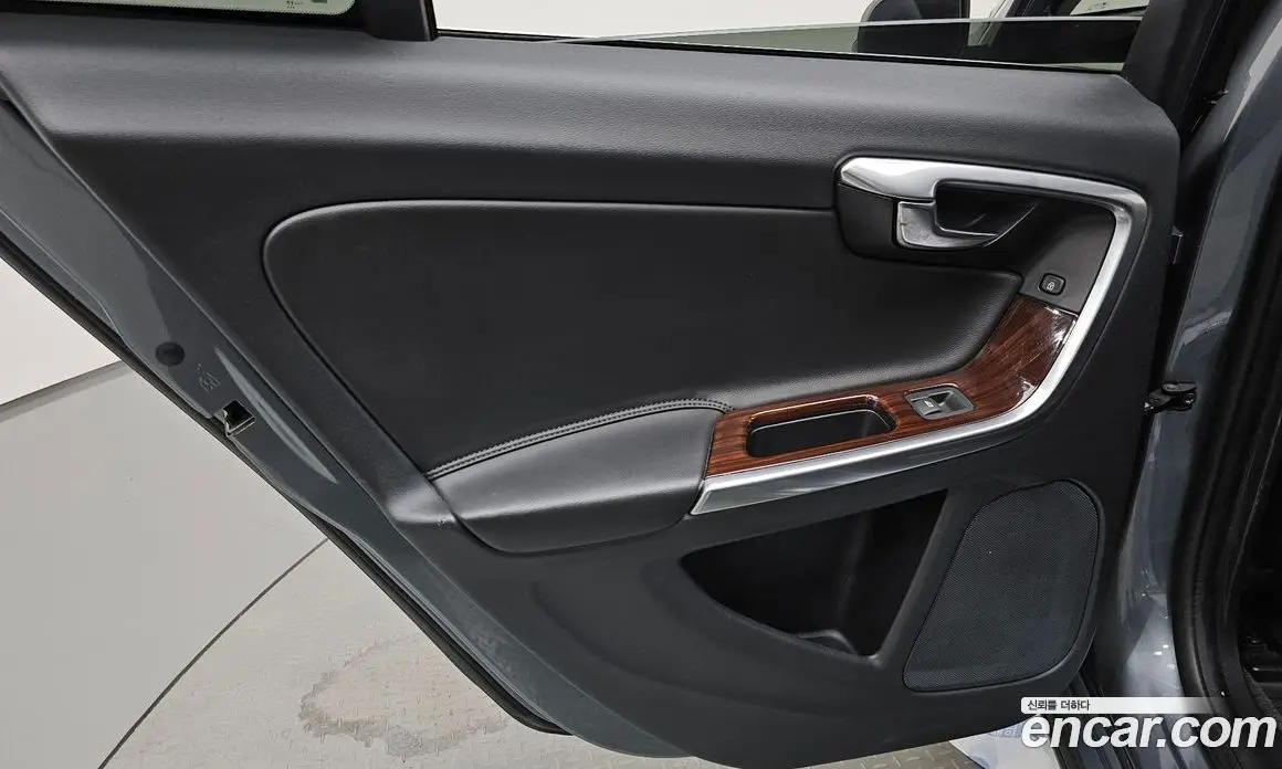 Volvo V60 2017 2.0 автомат (гидро), фото 15 Volvo V60 2017 2.0 автомат (гидро), фото 15