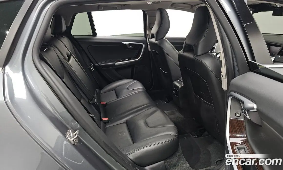 Volvo V60 2017 2.0 автомат (гидро), фото 18 Volvo V60 2017 2.0 автомат (гидро), фото 18