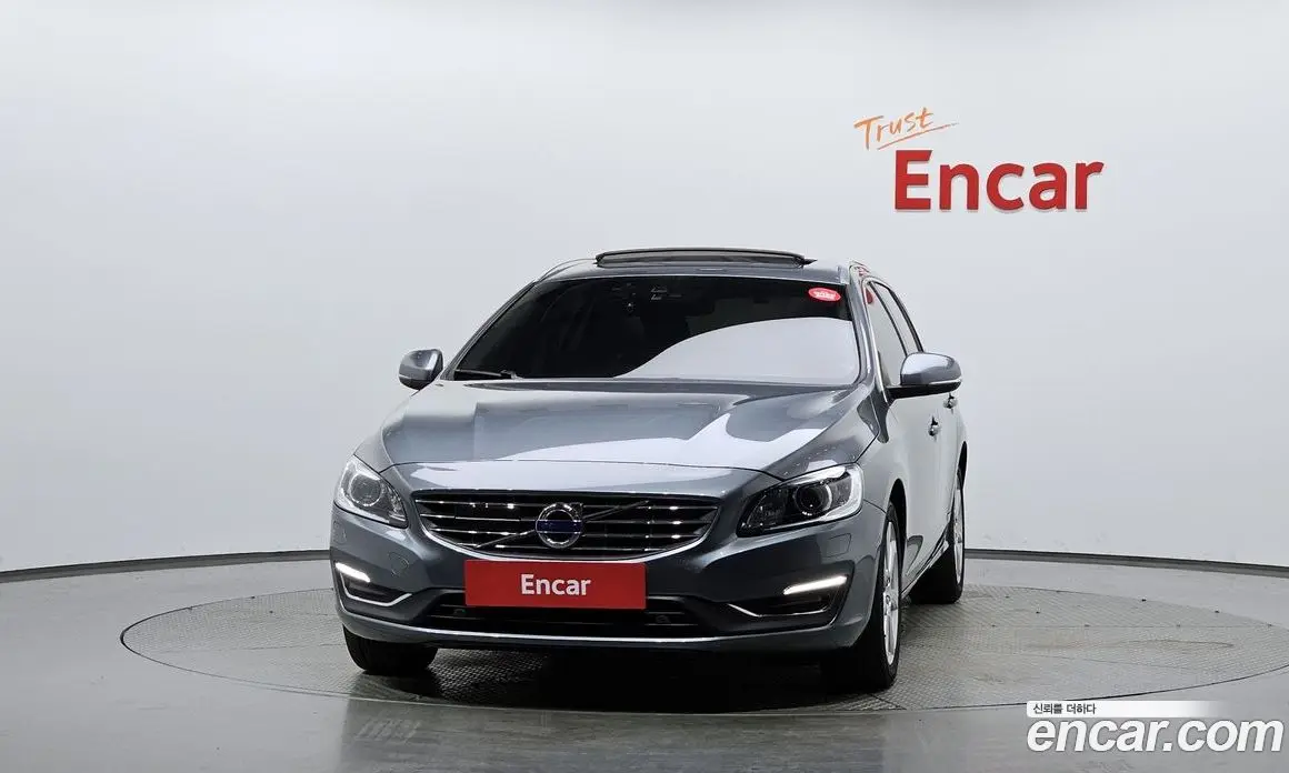 Volvo V60 2017 2.0 автомат (гидро), фото 3 Volvo V60 2017 2.0 автомат (гидро), фото 3