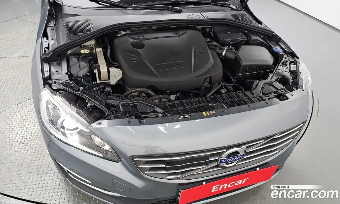 Volvo V60 2017 2.0 автомат (гидро), фото 6 Volvo V60 2017 2.0 автомат (гидро), фото 6
