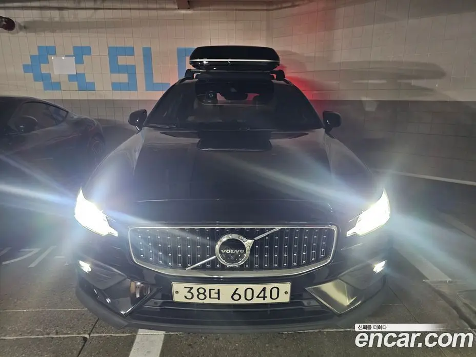 Volvo V60 2019 2.0 автомат (гидро), фото 1 Volvo V60 2019 2.0 автомат (гидро), фото 1
