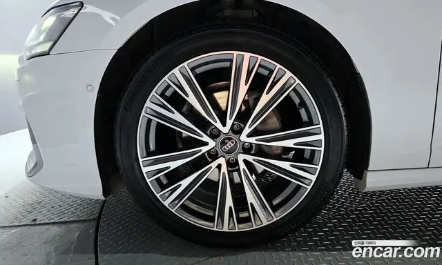 Audi A6 2023 2.0 автомат (гидро), миниатюра 5