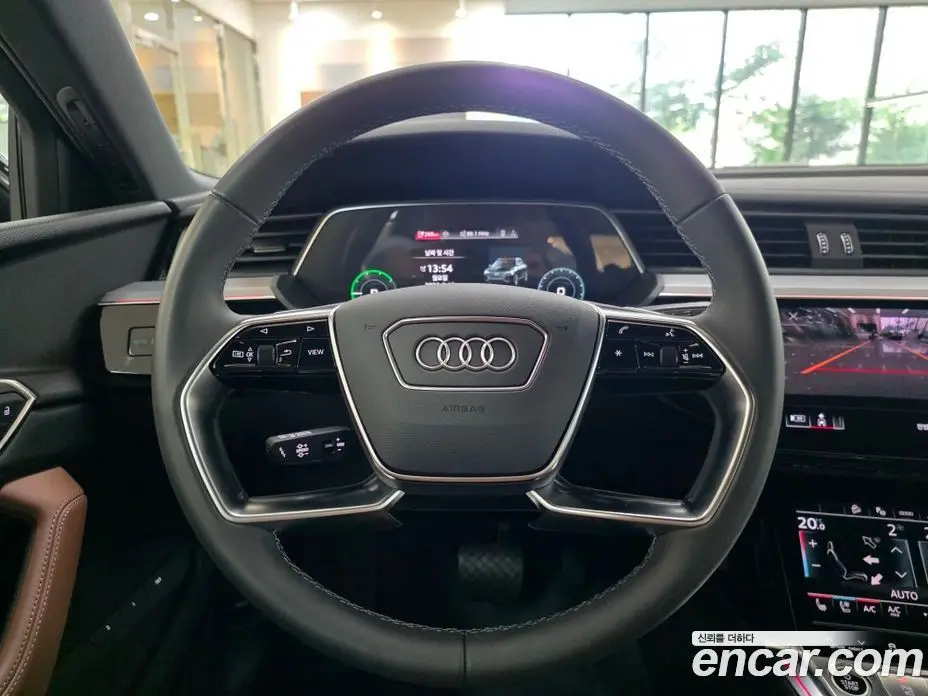 Audi Q8 e-tron 2024 автомат (гидро), фото 12 Audi Q8 e-tron 2024 автомат (гидро), фото 12