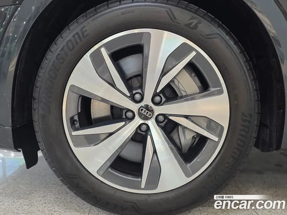 Audi Q8 e-tron 2024 автомат (гидро), фото 5 Audi Q8 e-tron 2024 автомат (гидро), фото 5