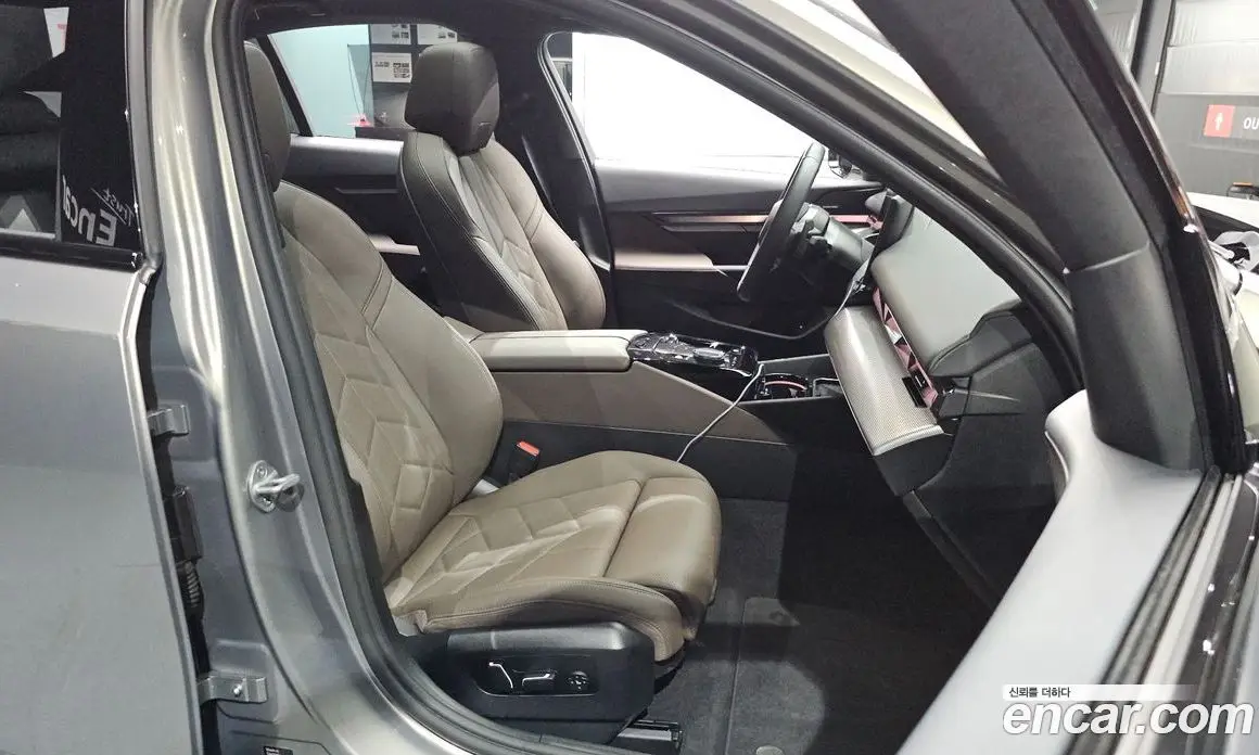 BMW 5 серия 2025 2.0 автомат (гидро), фото 18 BMW 5 серия 2025 2.0 автомат (гидро), фото 18