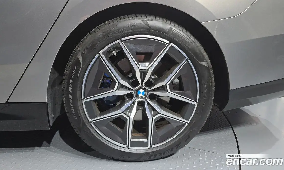 BMW 5 серия 2025 2.0 автомат (гидро), фото 7 BMW 5 серия 2025 2.0 автомат (гидро), фото 7