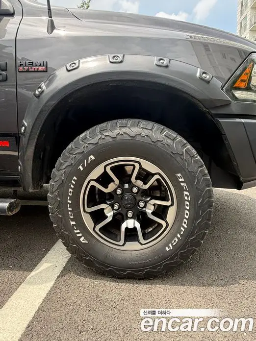 Dodge Ram Pick Up 2017 5.7 автомат (гидро), фото 5 Dodge Ram Pick Up 2017 5.7 автомат (гидро), фото 5