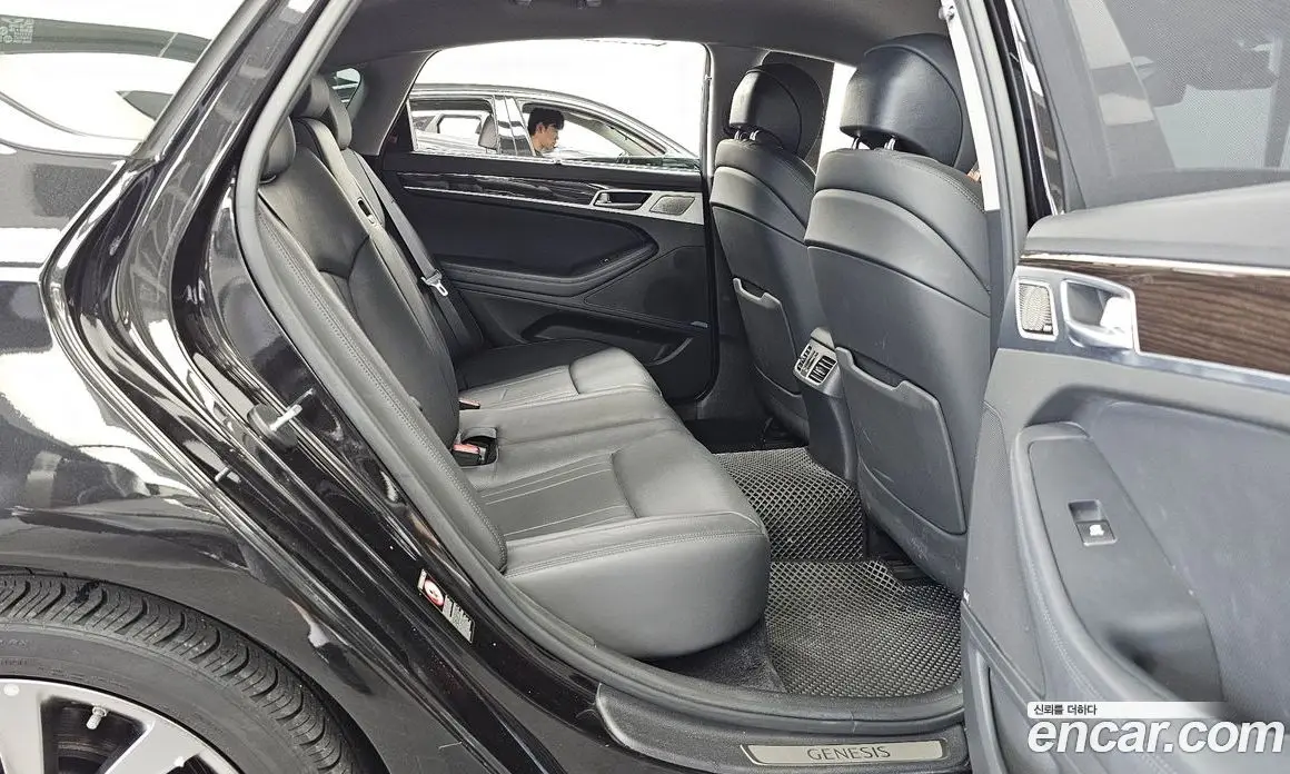 Genesis G80 2017 3.3 автомат (гидро), фото 17 Genesis G80 2017 3.3 автомат (гидро), фото 17