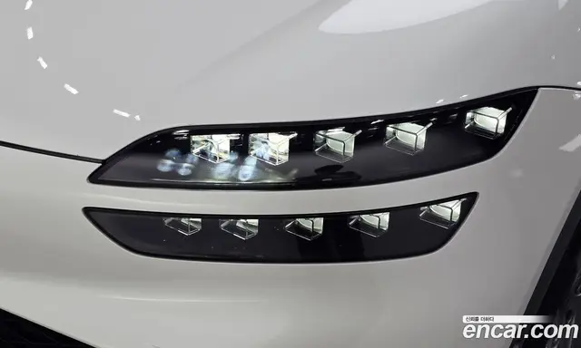 Genesis GV60 2022 0.1 автомат (гидро), миниатюра 8