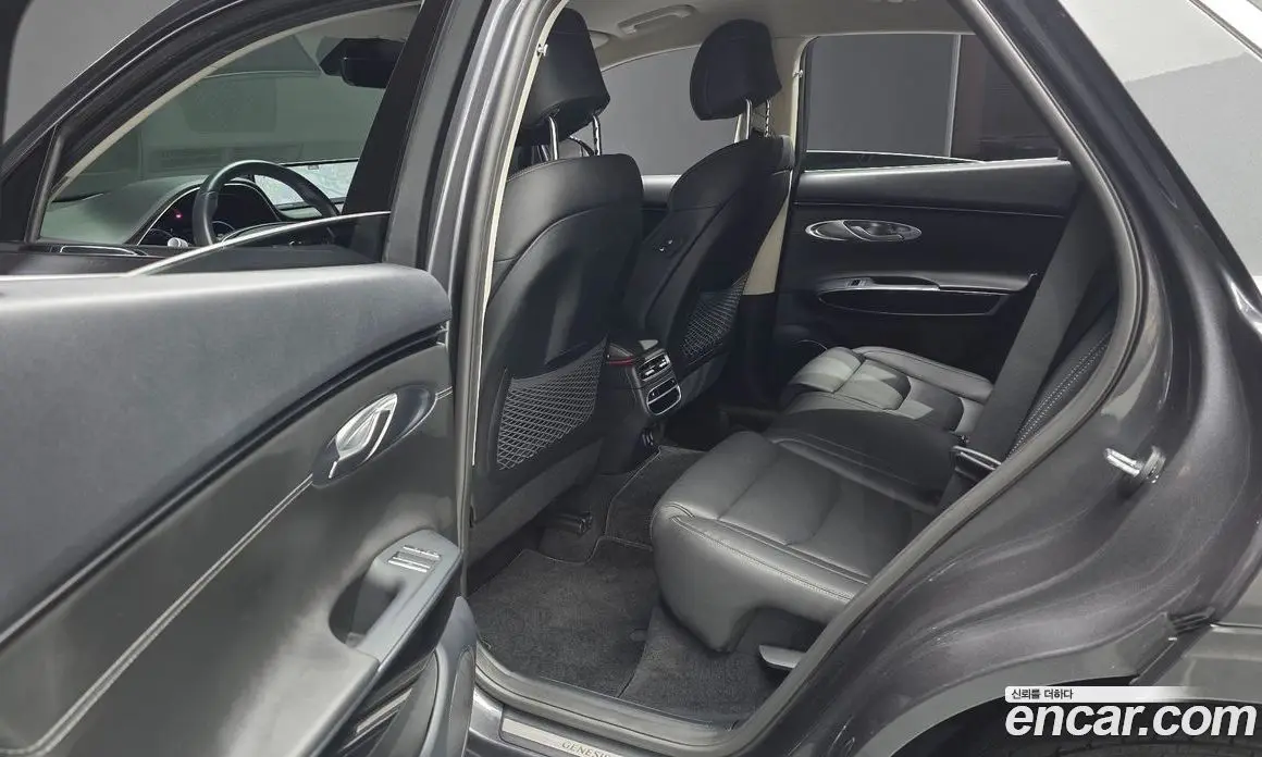 Genesis GV70 2021 2.5 автомат (гидро), фото 16 Genesis GV70 2021 2.5 автомат (гидро), фото 16