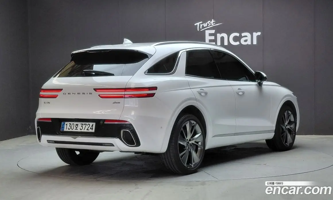 Genesis GV70 2023 2.5 автомат (гидро), фото 2 Genesis GV70 2023 2.5 автомат (гидро), фото 2