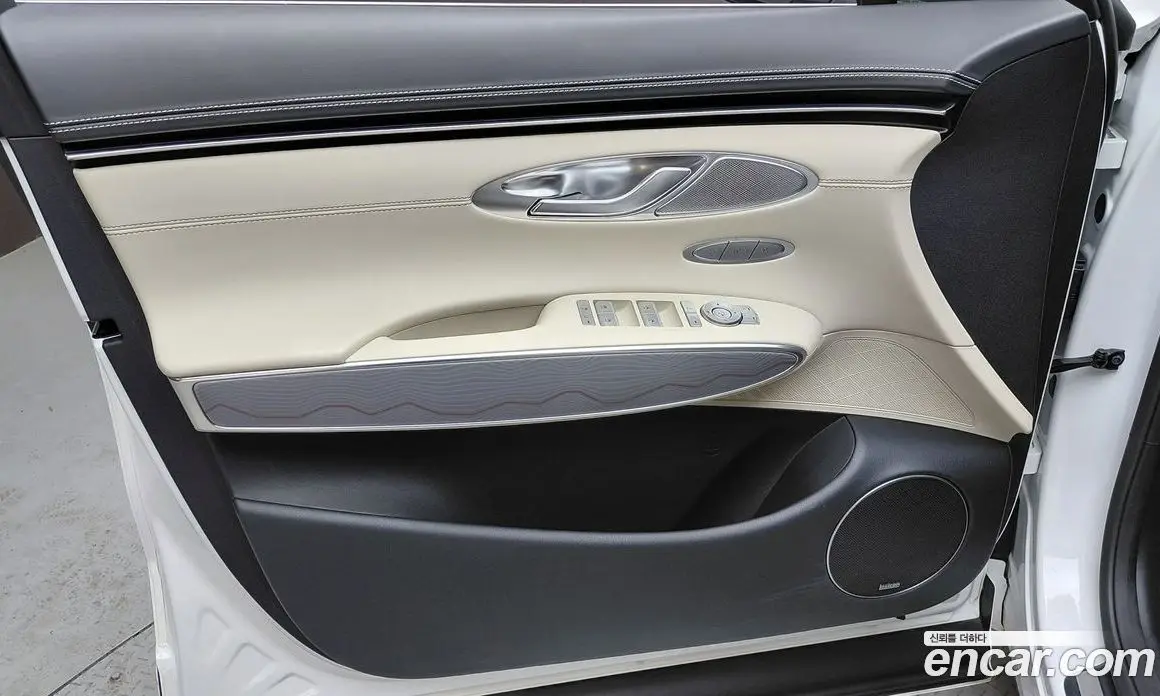 Genesis GV70 2023 2.5 автомат (гидро), фото 14 Genesis GV70 2023 2.5 автомат (гидро), фото 14