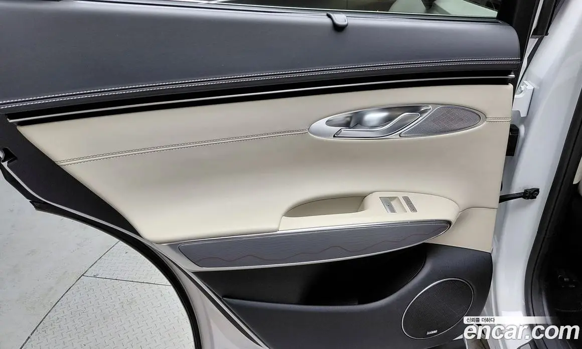 Genesis GV70 2023 2.5 автомат (гидро), фото 15 Genesis GV70 2023 2.5 автомат (гидро), фото 15