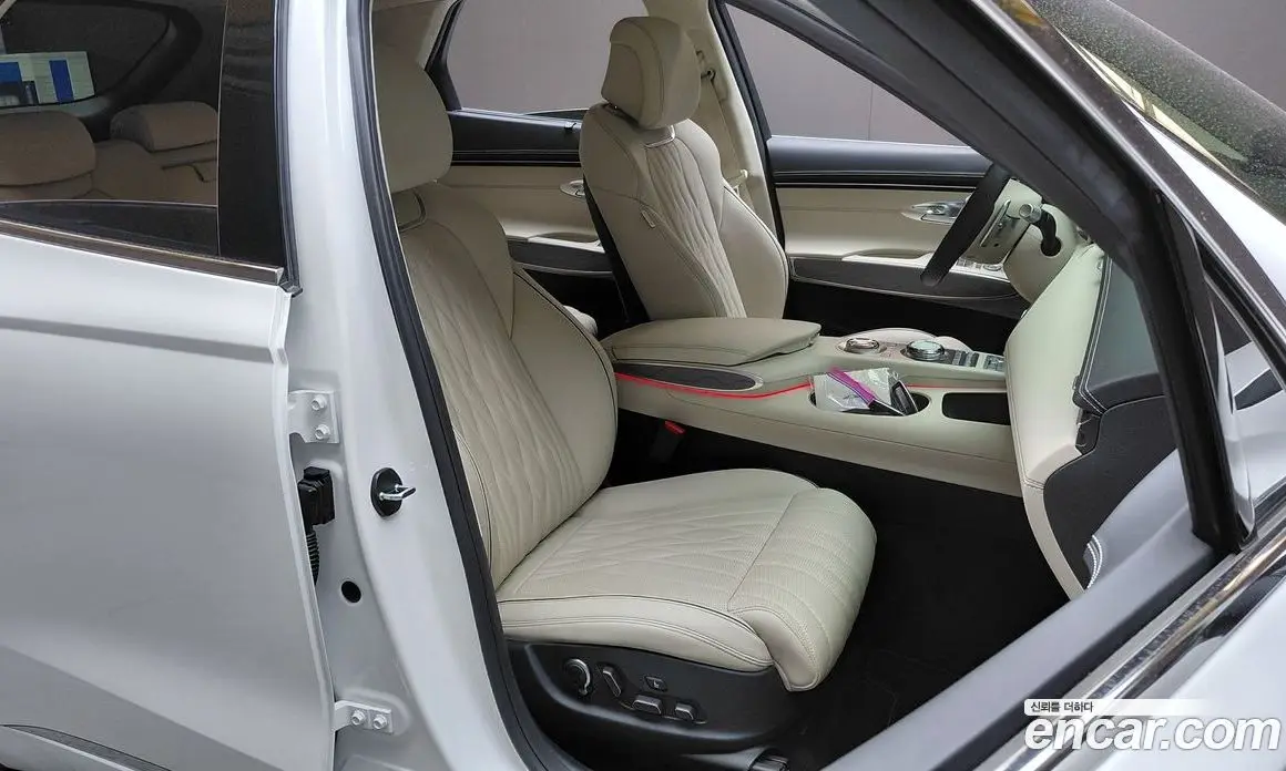 Genesis GV70 2023 2.5 автомат (гидро), фото 16 Genesis GV70 2023 2.5 автомат (гидро), фото 16