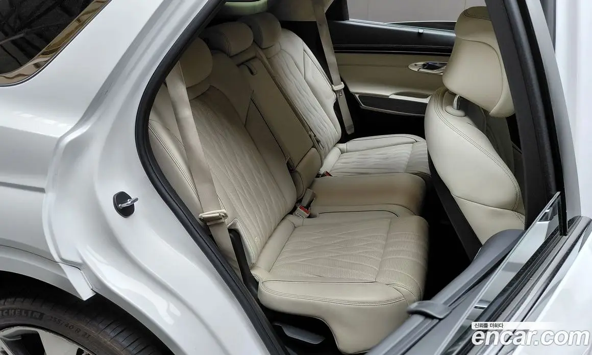 Genesis GV70 2023 2.5 автомат (гидро), фото 17 Genesis GV70 2023 2.5 автомат (гидро), фото 17