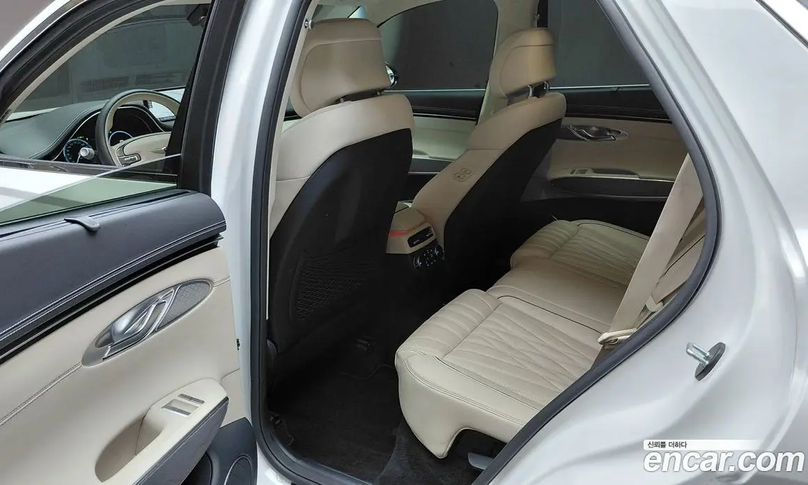 Genesis GV70 2023 2.5 автомат (гидро), фото 18 Genesis GV70 2023 2.5 автомат (гидро), фото 18