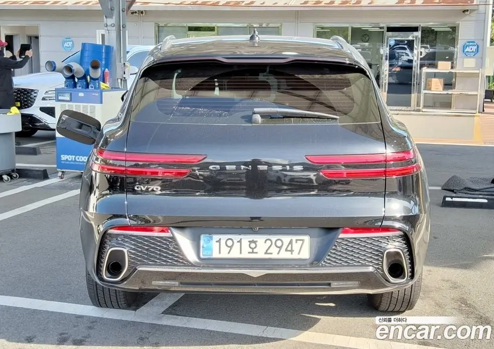 Genesis GV70 2023 2.5 автомат (гидро), фото 3 Genesis GV70 2023 2.5 автомат (гидро), фото 3