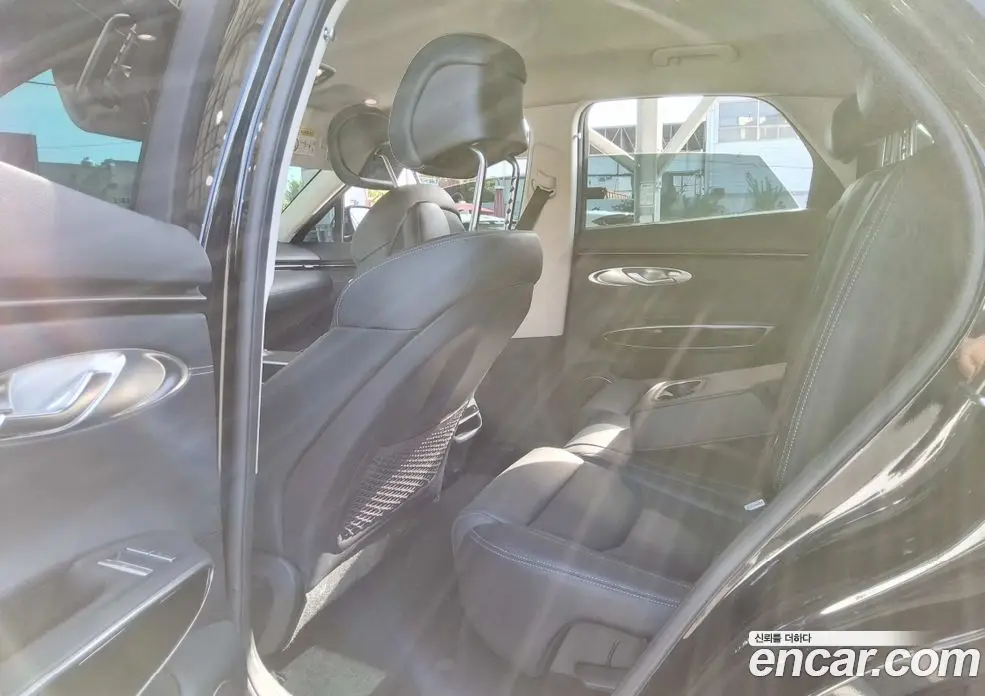 Genesis GV70 2023 2.5 автомат (гидро), фото 6 Genesis GV70 2023 2.5 автомат (гидро), фото 6