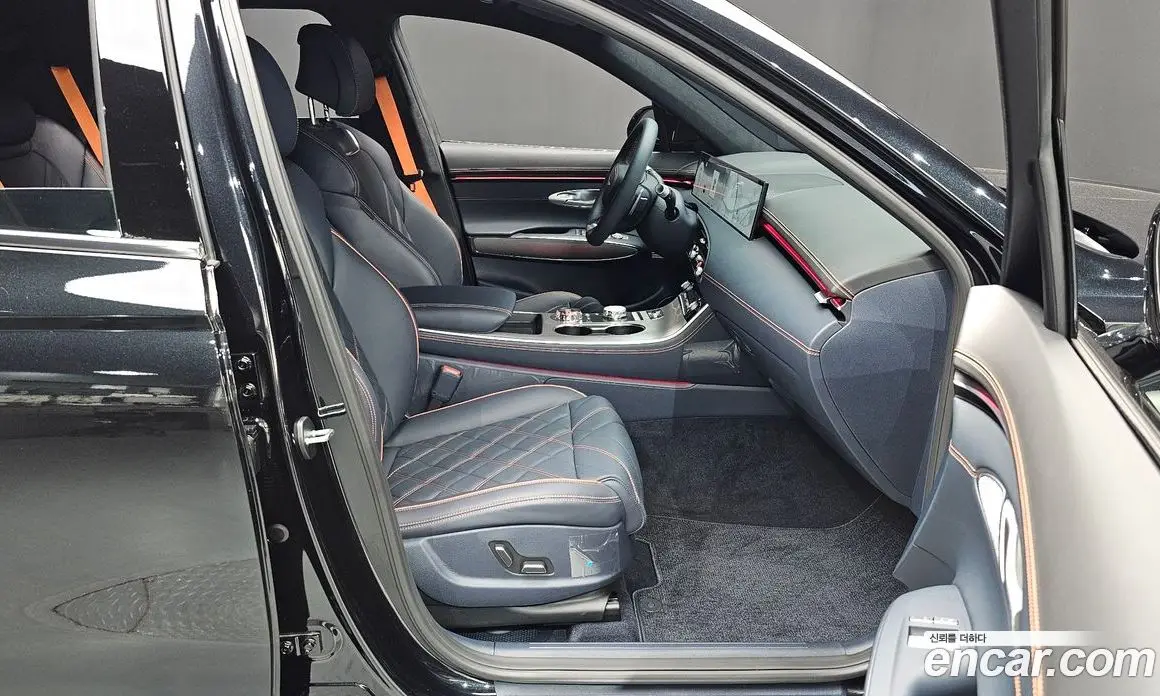 Genesis GV70 2024 2.5 автомат (гидро), фото 15 Genesis GV70 2024 2.5 автомат (гидро), фото 15