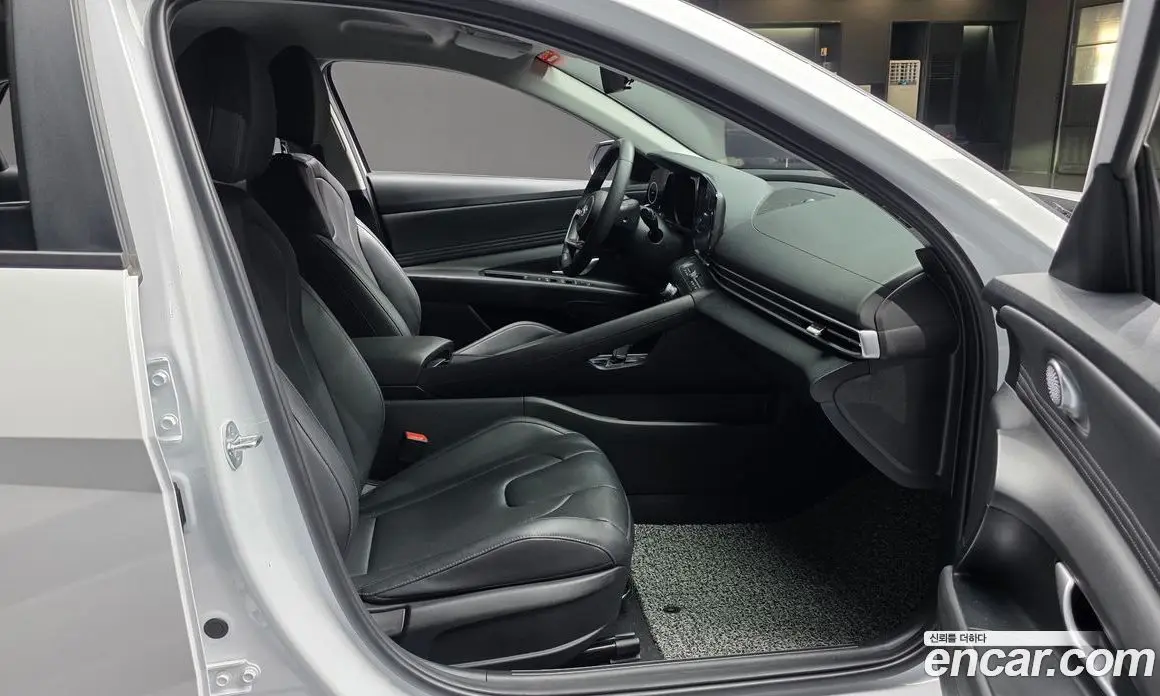 Hyundai Avante 2023 1.6 автомат (гидро), фото 16