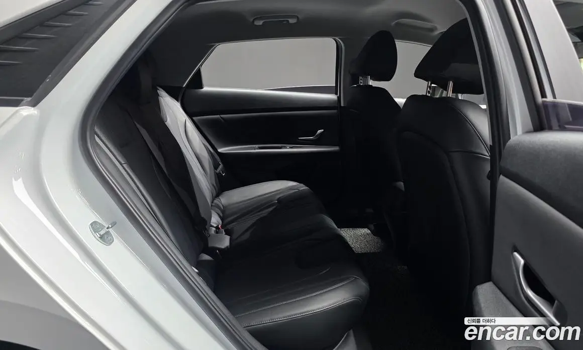 Hyundai Avante 2023 1.6 автомат (гидро), фото 17