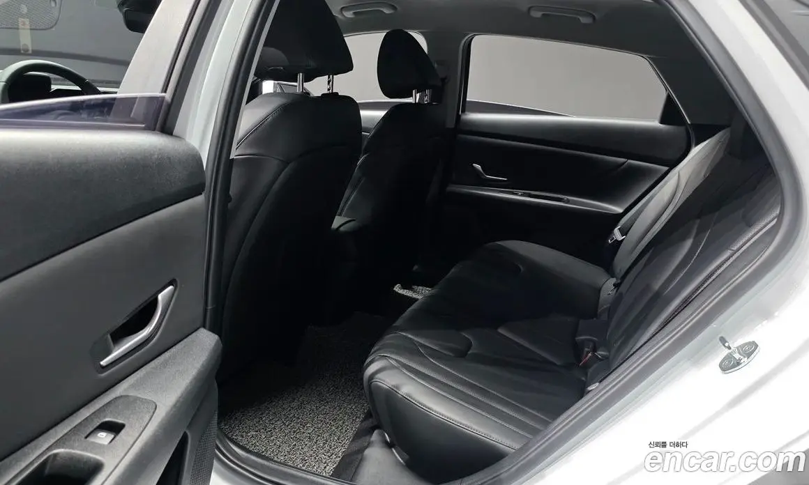 Hyundai Avante 2023 1.6 автомат (гидро), фото 18
