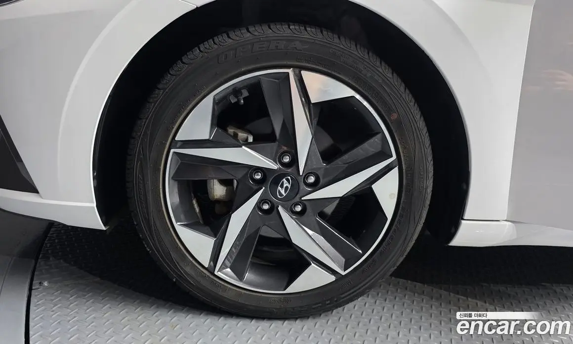 Hyundai Avante 2023 1.6 автомат (гидро), фото 5