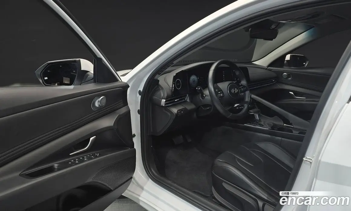 Hyundai Avante 2024 1.6 автомат (гидро), фото 13