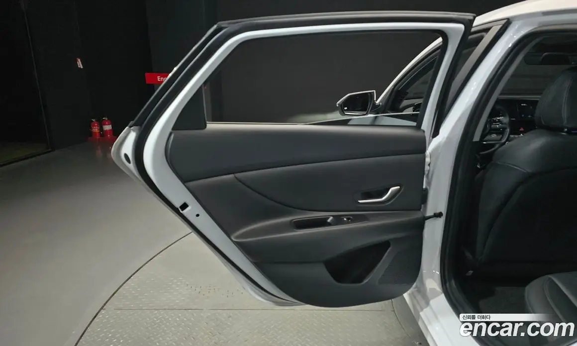Hyundai Avante 2024 1.6 автомат (гидро), фото 15