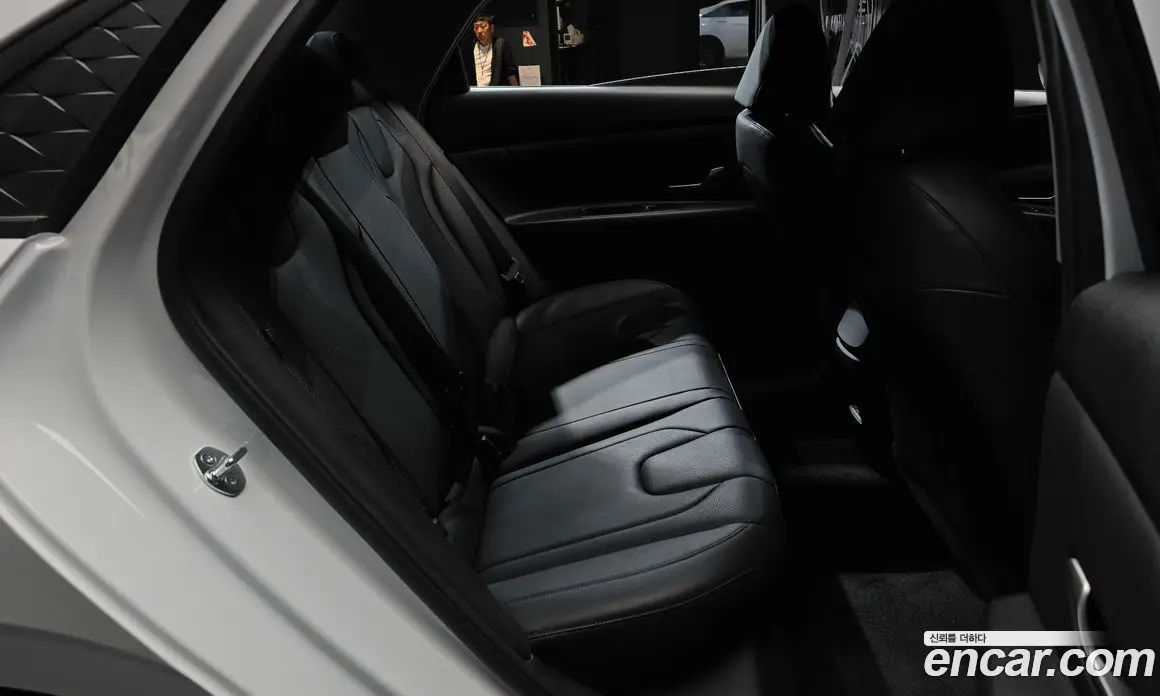 Hyundai Avante 2024 1.6 автомат (гидро), фото 17
