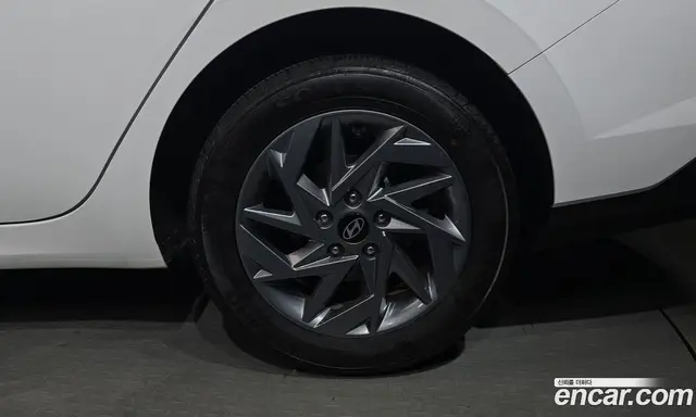 Hyundai Avante 2024 1.6 автомат (гидро), миниатюра 7