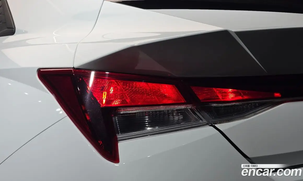 Hyundai Avante 2024 1.6 автомат (гидро), фото 9